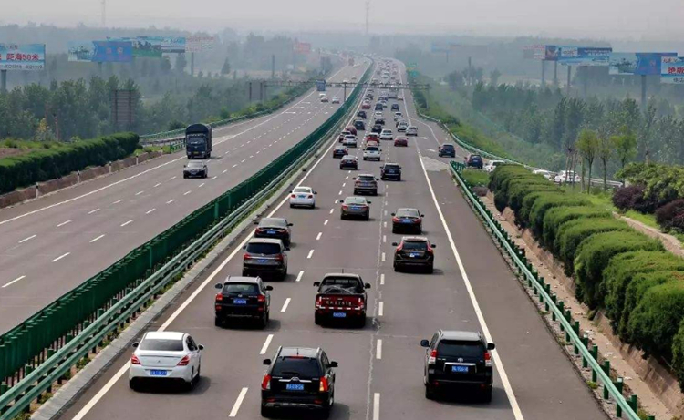 高速公路上，无线传输系统如何保障出行安全？
